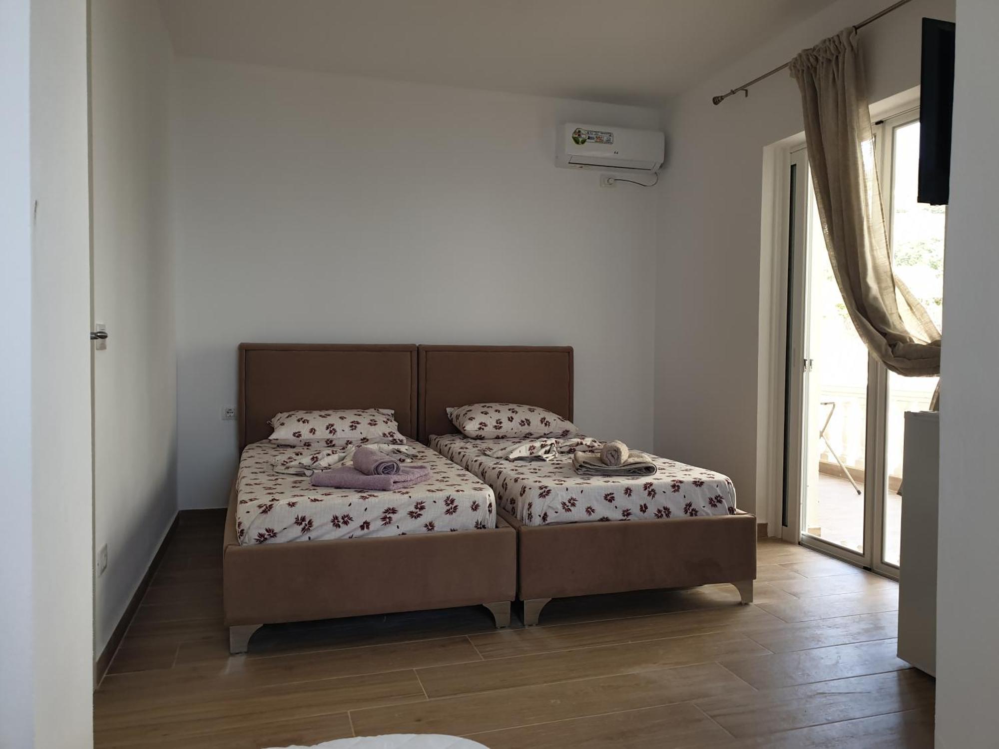 Rooms By George Dhërmi Rom bilde